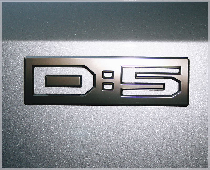 デリカ D:5エンブレム [三菱車純正部品販売の店 八幡屋]